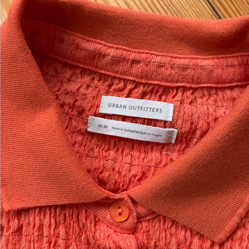 3/$20 NWOT Urban Outfitters Orange Collared Cropped Shirt Sz Med - Picture 2 of 3